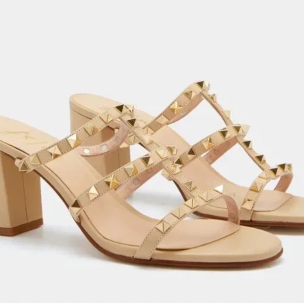 French Sole New York Foster Stud Sandal Size 10 in great condition